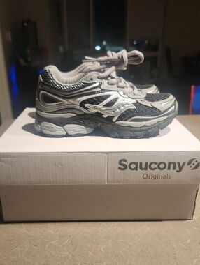 Saucony Kids Sneakers in Black and Gray